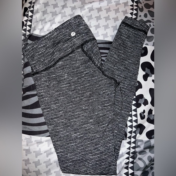 Lululemon Leggings size 6 - Picture 1 of 4